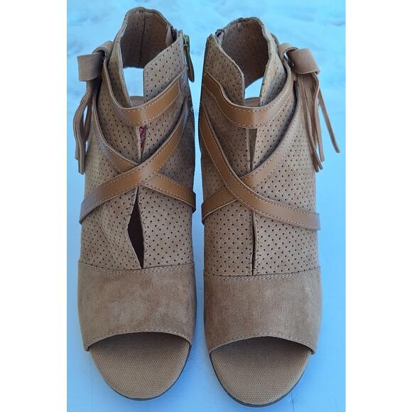 Franco Sarto Fina2 Bootie Peep toe Sandal Heels Tan Suede Perforated Fringe Sz 9 - Picture 3 of 11